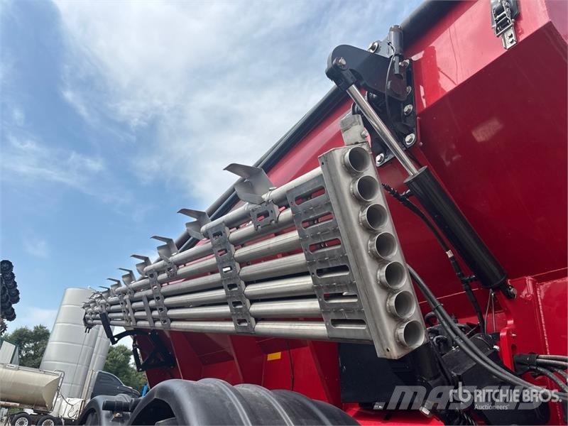 Salford Valmar 9620 72 ft T/A Fertilizer Spreader معدات رش أسمدة