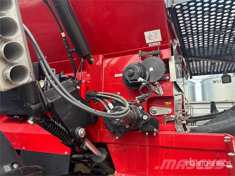 Salford Valmar 9620 72 ft T/A Fertilizer Spreader معدات رش أسمدة