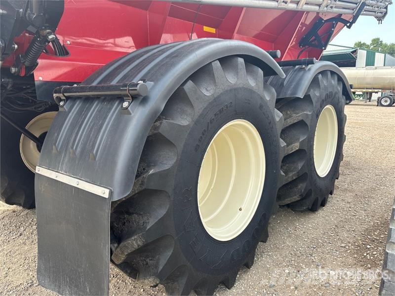 Salford Valmar 9620 72 ft T/A Fertilizer Spreader معدات رش أسمدة