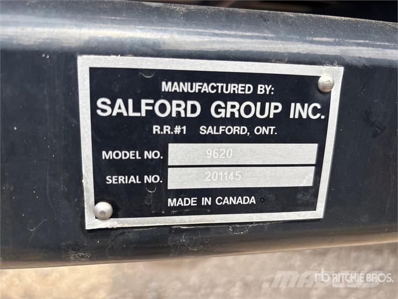 Salford Valmar 9620 72 ft T/A Fertilizer Spreader معدات رش أسمدة