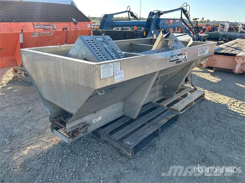 SaltDogg Salt Spreader - Fits Truck Homok és Sószórók