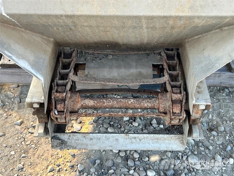 SaltDogg Salt Spreader - Fits Truck Homok és Sószórók
