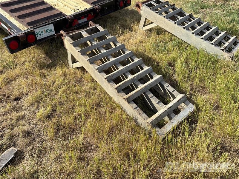 Saturn 21 ft Tri/A Equipment Trailer Oprijwagen