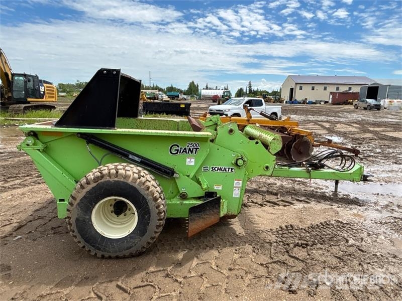 Schulte 2500 Giant 54 in Paddle Rock Picker Stenenrapers