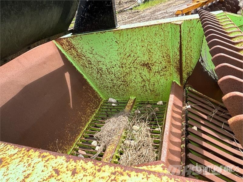 Schulte 2500 Giant 54 in Paddle Rock Picker Stenenrapers