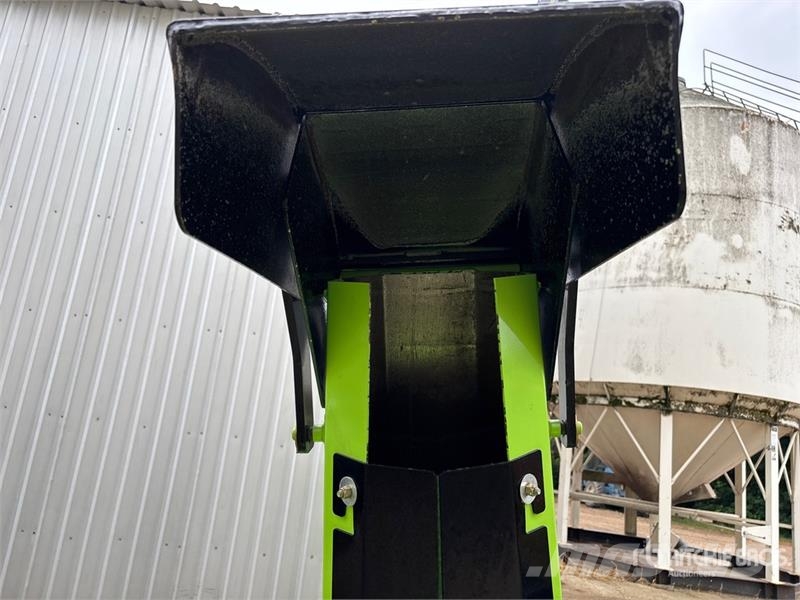 Schulte 8 ft 6 in 3-Point Snow Blower Spazzaneve