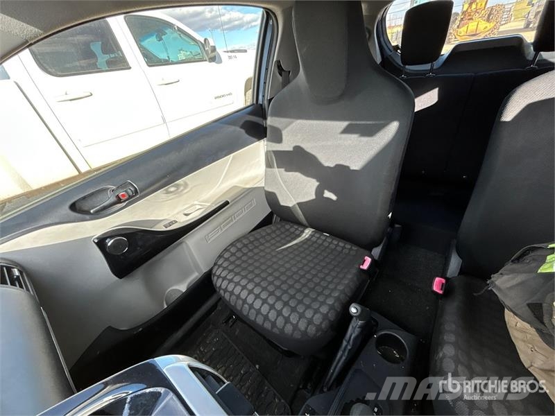  Scion iQ Automobile (Inoperable) Auto's