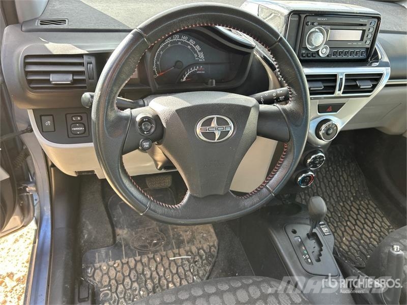  Scion iQ Automobile (Inoperable) Auto's