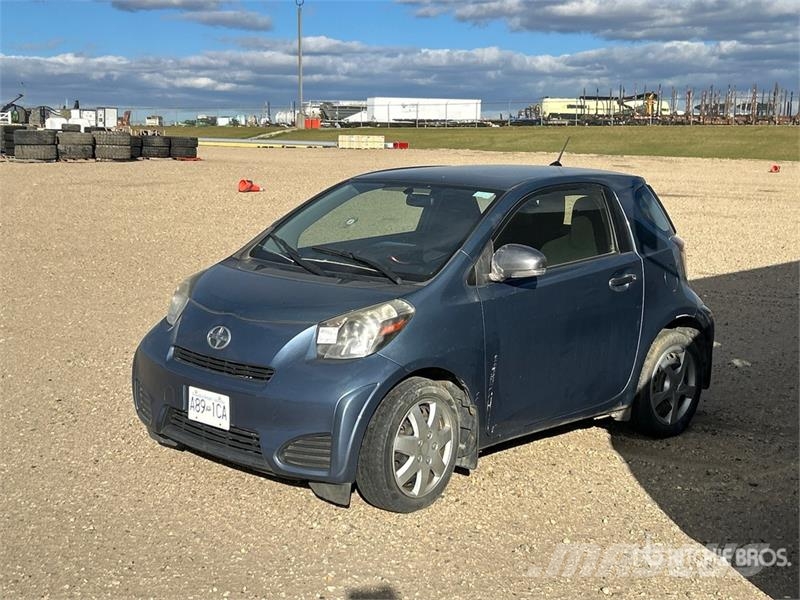  Scion iQ Automobile (Inoperable) Auto's