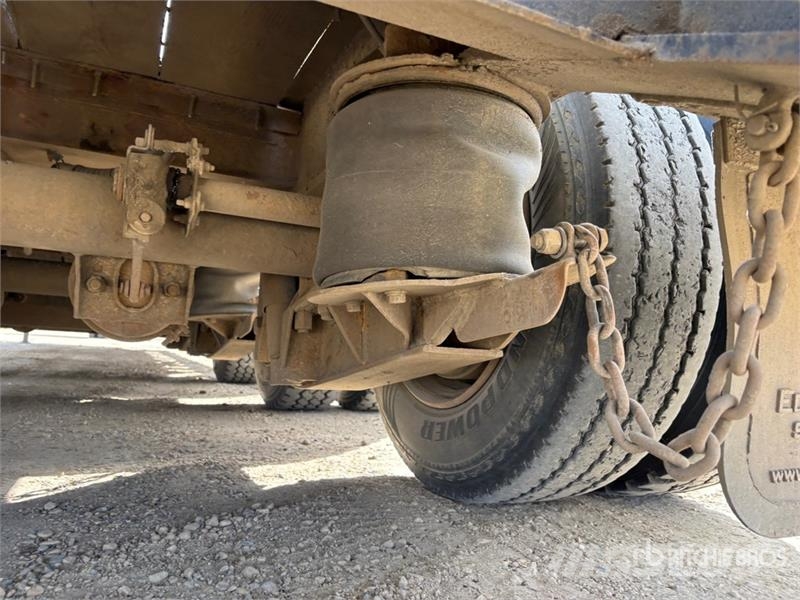 Scona 52 ft Tri/A Folding Neck Trailer Mélybölcsős