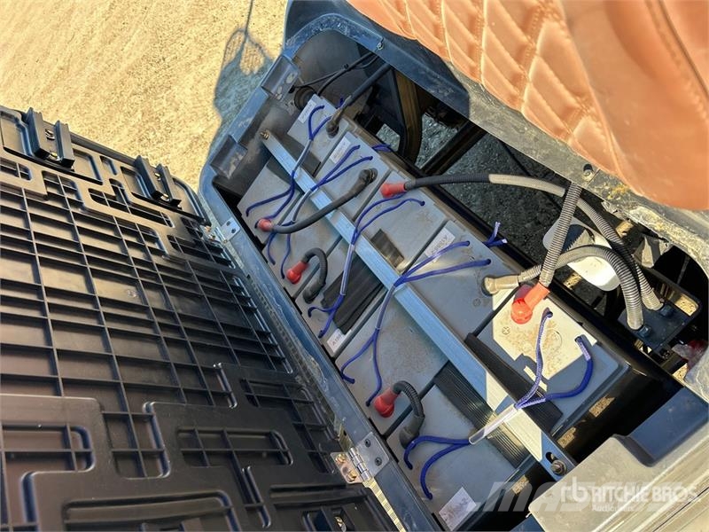  SDLC100 Electric Golf Cart (Unused) عربات الجولف