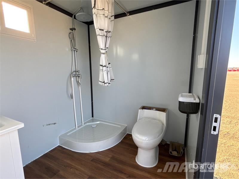 SDLMT 6 ft 3 in x 6 ft 10 in Portable Toilet (Unus Drugi deli