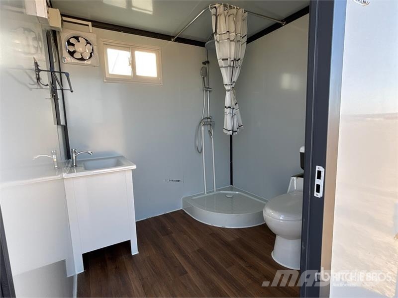 SDLMT 6 ft 3 in x 6 ft 10 in Portable Toilet (Unus Drugi deli