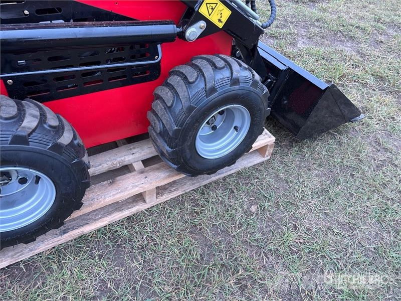  SDLOOL SL-323TZ Mini Skid Steer Loader (Unused) لوادر انزلاقية التوجيه