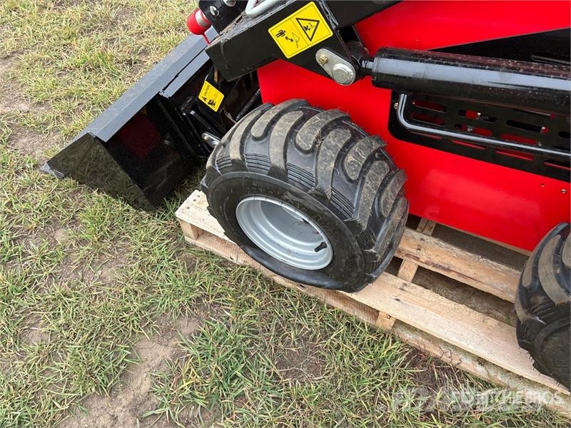  SDLOOL SL-323TZ Mini Skid Steer Loader (Unused) لوادر انزلاقية التوجيه