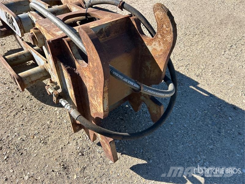 SEC 36 in Q/C Excavator Grapple 집게