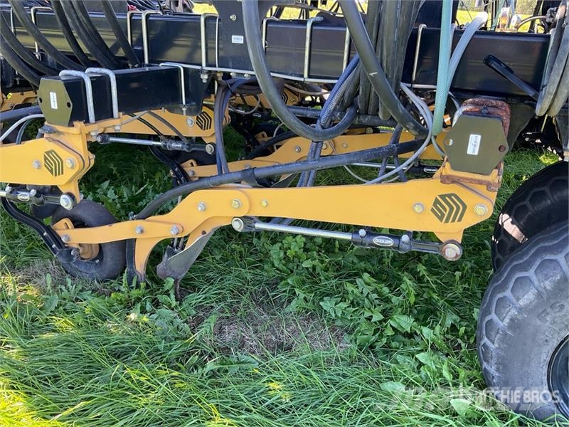 Seedmaster 7012 Ultra Pro II 70 ft Air Drill Külvikud