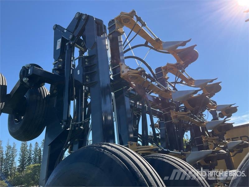 Seedmaster 7012 Ultra Pro II 70 ft Air Drill Külvikud