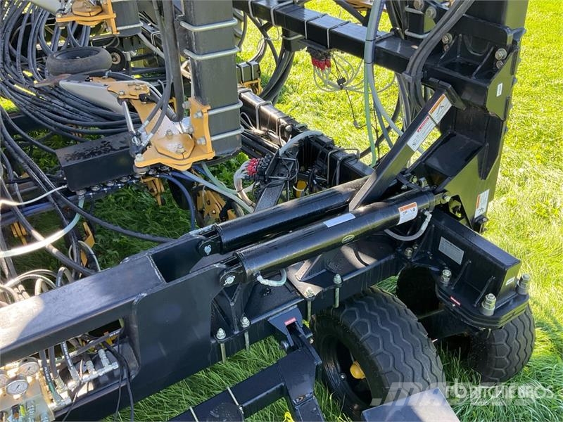 Seedmaster 7012 Ultra Pro II 70 ft Air Drill Külvikud