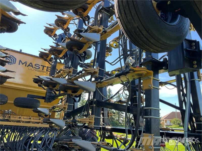 Seedmaster 7012 Ultra Pro II 70 ft Air Drill Külvikud