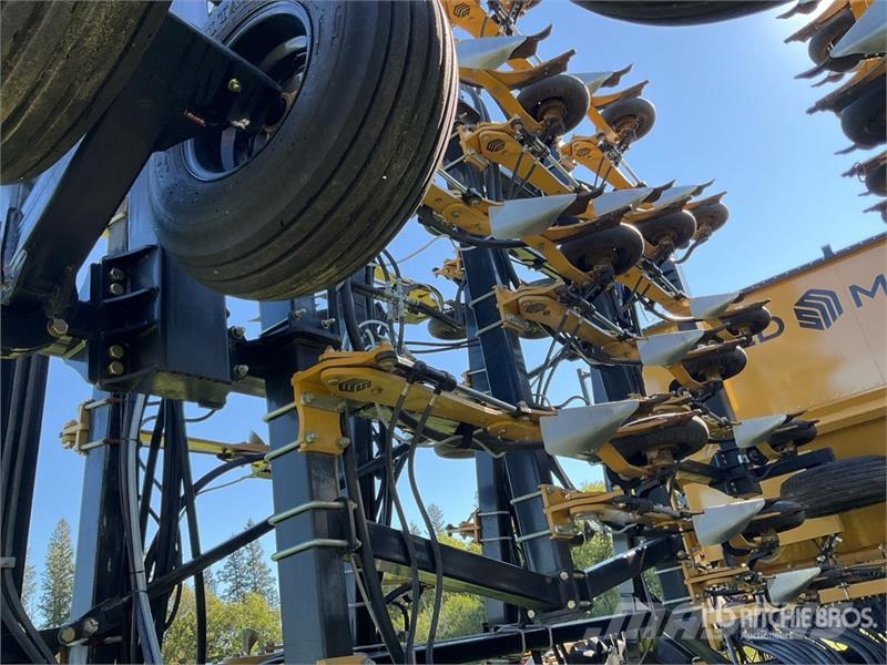 Seedmaster 7012 Ultra Pro II 70 ft Air Drill Külvikud