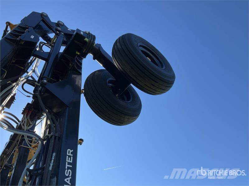 Seedmaster 7012 Ultra Pro II 70 ft Air Drill Külvikud