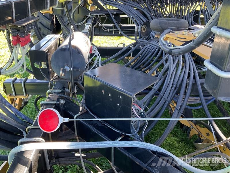 Seedmaster 7012 Ultra Pro II 70 ft Air Drill Külvikud