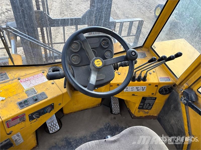 Sellick S-80 8000 lb 4x4 Rough Terrain Forklift 험지용 트럭