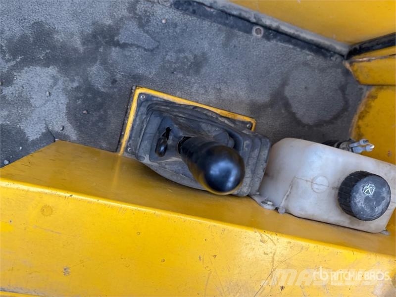 Sellick S80 8000 lb 4x4 Rough Terrain Forklift Elevatore per esterni