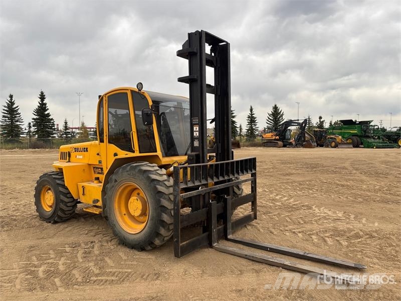 Sellick S80 8000 lb 4x4 Rough Terrain Forklift Elevatore per esterni
