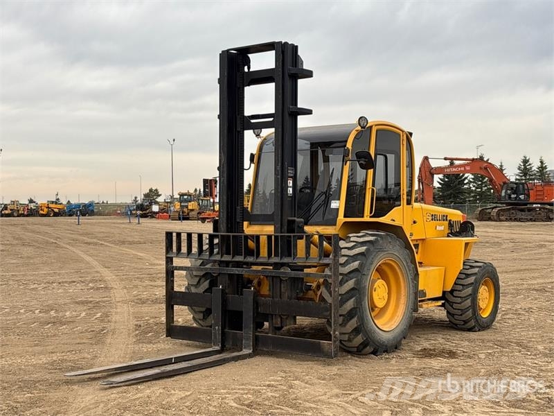 Sellick S80 8000 lb 4x4 Rough Terrain Forklift Elevatore per esterni