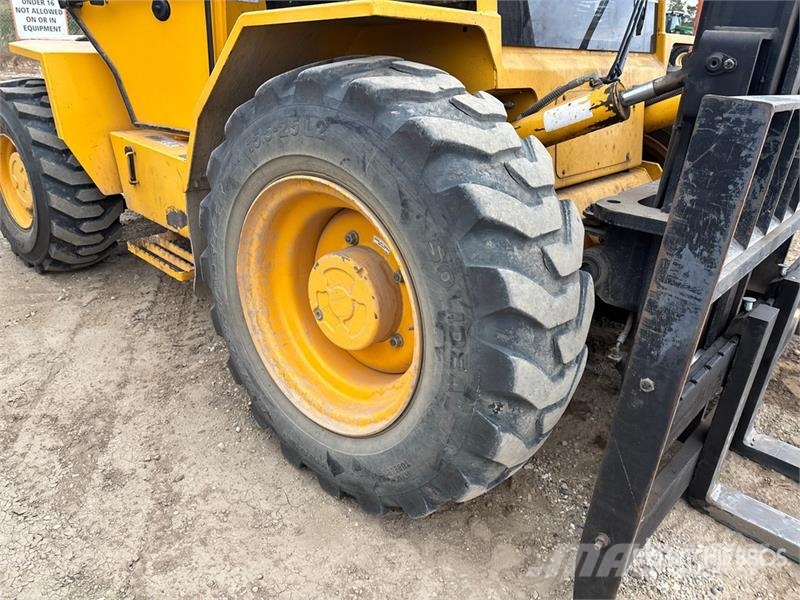 Sellick S80 8000 lb 4x4 Rough Terrain Forklift Elevatore per esterni