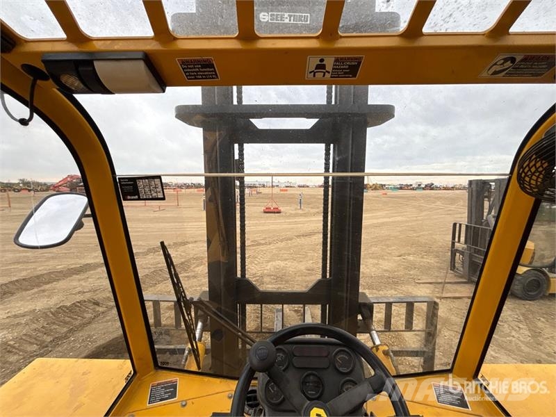 Sellick S80 8000 lb 4x4 Rough Terrain Forklift Elevatore per esterni