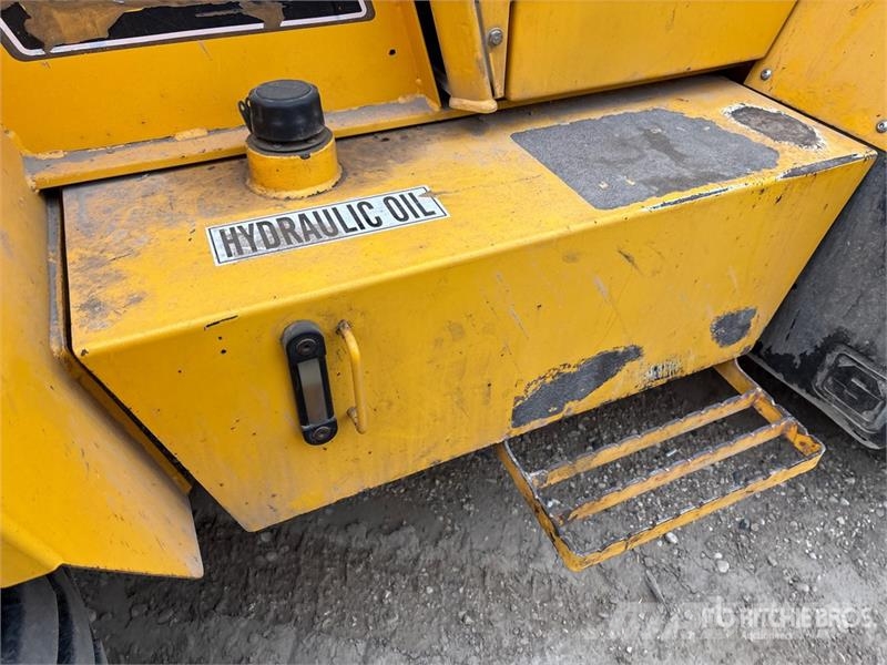 Sellick S80 8000 lb 4x4 Rough Terrain Forklift Elevatore per esterni