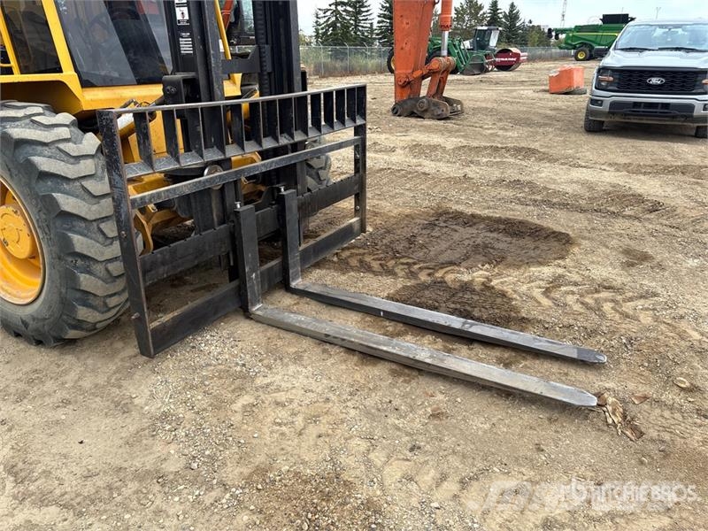 Sellick S80 8000 lb 4x4 Rough Terrain Forklift Elevatore per esterni