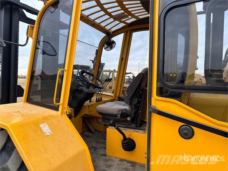 Sellick S80 8000 lb 4x4 Rough Terrain Forklift Elevatore per esterni
