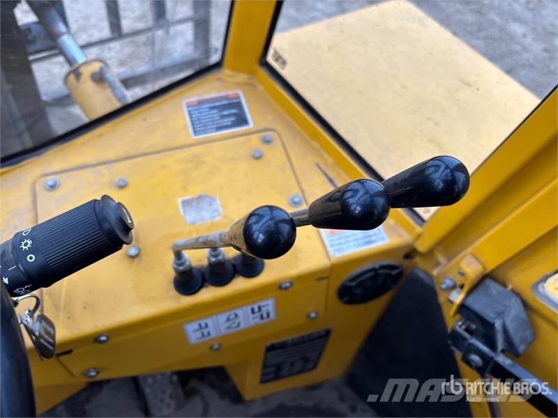 Sellick S80 8000 lb 4x4 Rough Terrain Forklift Elevatore per esterni