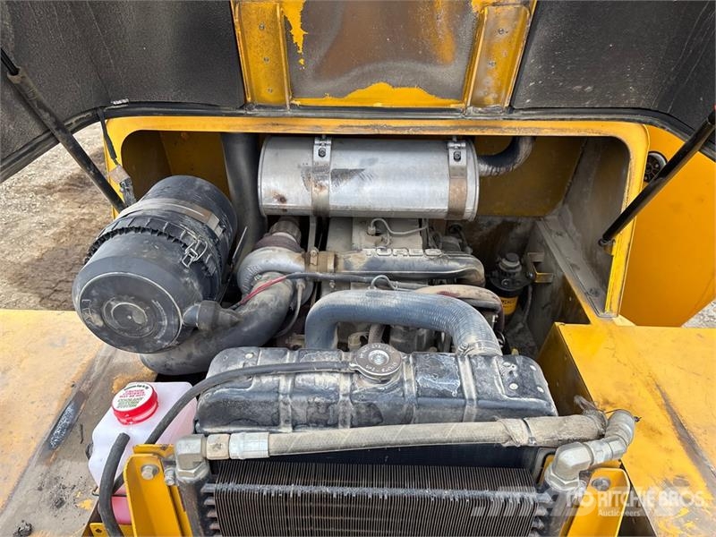 Sellick S80 8000 lb 4x4 Rough Terrain Forklift Elevatore per esterni