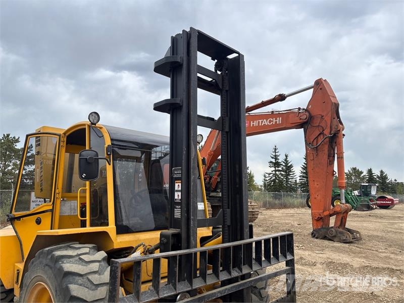 Sellick S80 8000 lb 4x4 Rough Terrain Forklift Elevatore per esterni