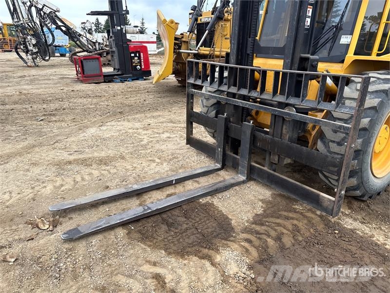 Sellick S80 8000 lb 4x4 Rough Terrain Forklift Elevatore per esterni