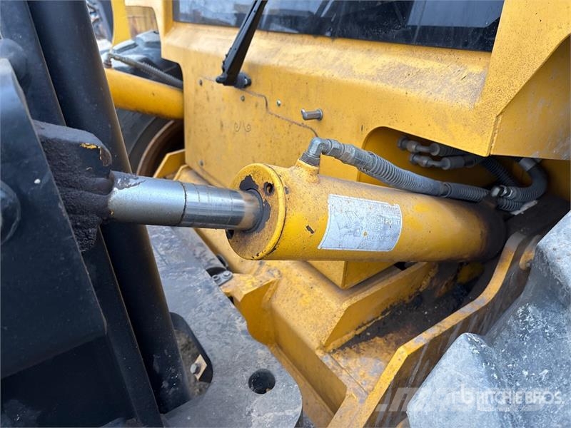 Sellick S80 8000 lb 4x4 Rough Terrain Forklift Elevatore per esterni