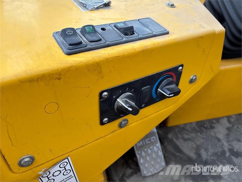 Sellick S80 8000 lb 4x4 Rough Terrain Forklift Elevatore per esterni