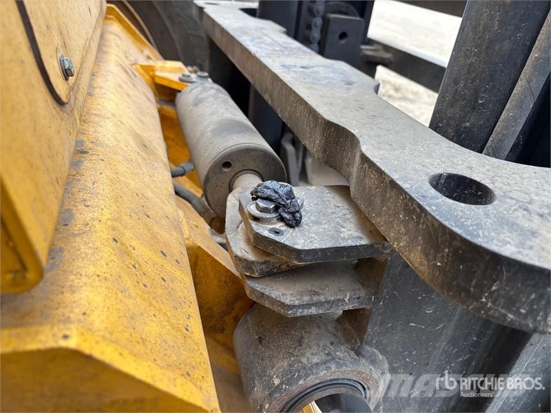 Sellick S80 8000 lb 4x4 Rough Terrain Forklift Elevatore per esterni