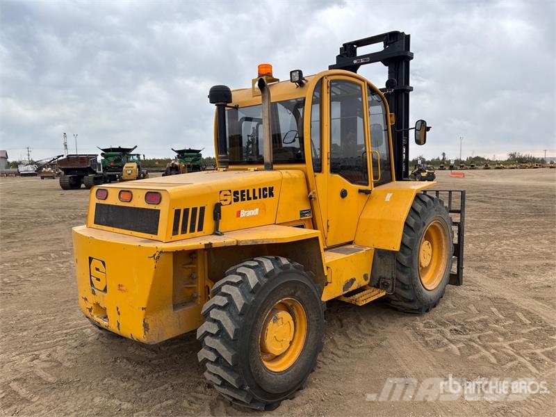 Sellick S80 8000 lb 4x4 Rough Terrain Forklift Elevatore per esterni