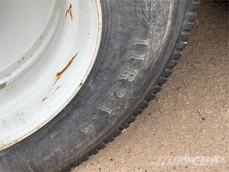 Semiremolques 40 ft Tri/A Live Bottom Trailer Walking floor - semi