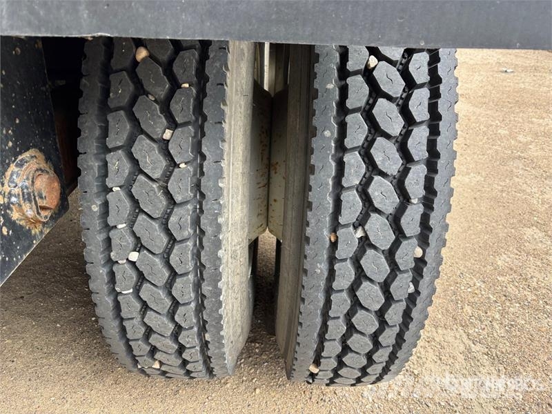 Semiremolques 40 ft Tri/A Live Bottom Trailer Walking floor - semi