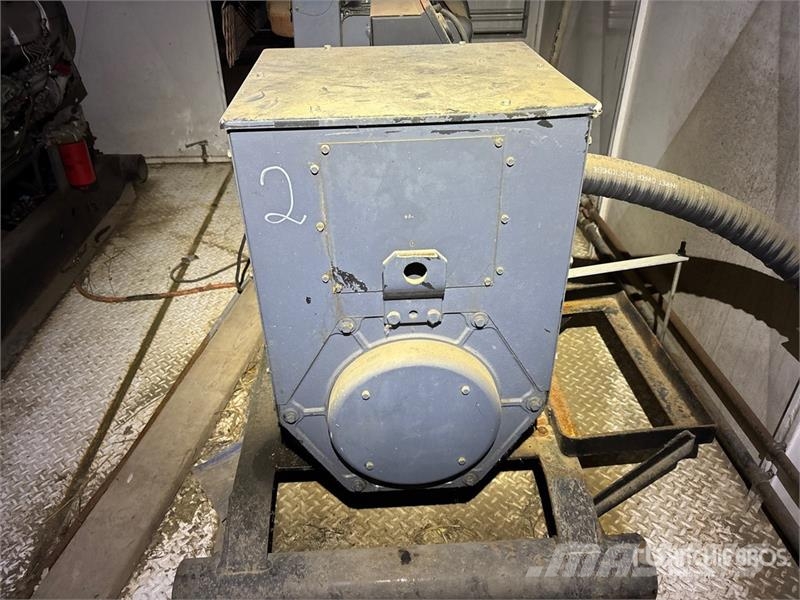  Simson Maxwell 50 kW Containerized Dual Generator  مولدات ديزل