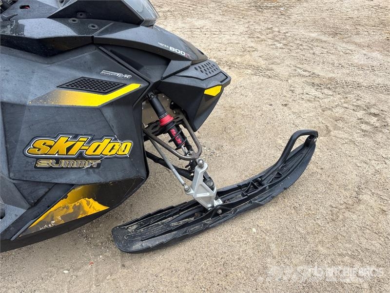 Ski-doo Summit X 800 Snowmobile Snežne sani