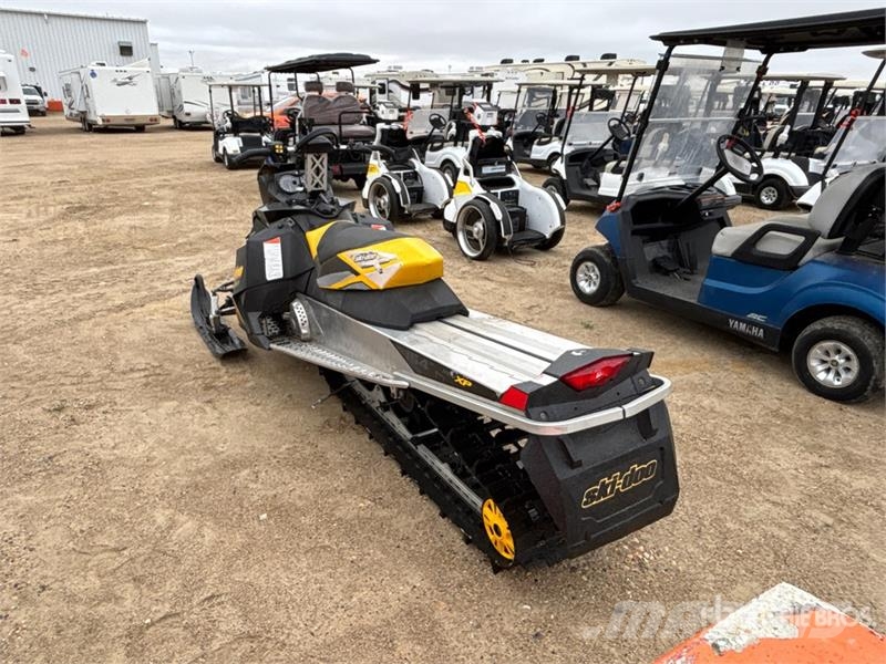Ski-doo Summit X 800 Snowmobile Snežne sani