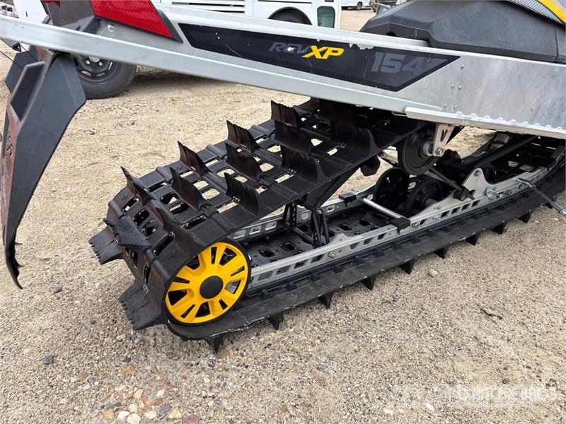 Ski-doo Summit X 800 Snowmobile Snežne sani